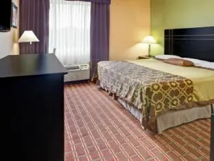 Super 8 by Wyndham Houston/I-10/Federal Road hotel thumbnail 2