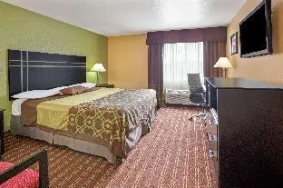 Super 8 by Wyndham Houston/I-10/Federal Road hotel thumbnail 5