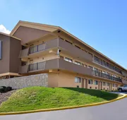 Americas Best Value Inn Pittsburgh Airport hotel detail image 4