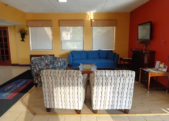 Howard Johnson By Wyndham Suffern hotel thumbnail 3
