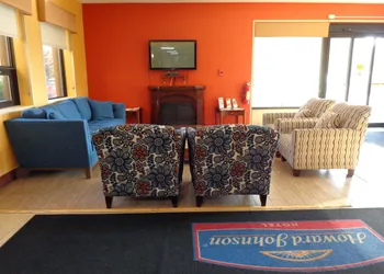 Howard Johnson By Wyndham Suffern hotel thumbnail 4