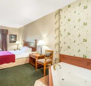 Ramada by Wyndham Sparta/At Speedway hotel detail image 4