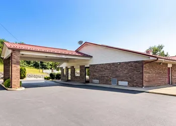 Econo Lodge Russellville hotel thumbnail 2