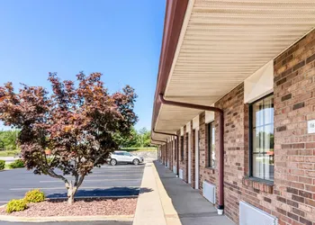 Econo Lodge Russellville hotel thumbnail 3
