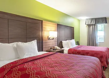 Econo Lodge Russellville hotel thumbnail 5