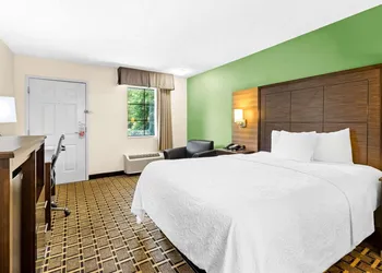 Econo Lodge Russellville hotel thumbnail 6