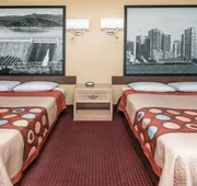 Super 8 by Wyndham Bishop hotel detail image 7