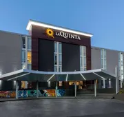 La Quinta Inn & Suites by Wyndham Tulsa Downtown/Route 66 hotel detail image 3