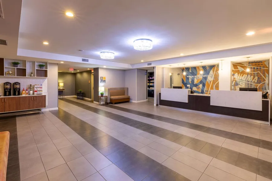 La Quinta Inn & Suites by Wyndham Tulsa Downtown/Route 66 hotel detail image 6