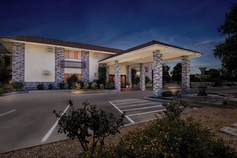 HomeTowne Studios by Red Roof Ridgecrest hotel detail image 2