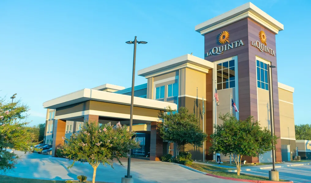 La Quinta Inn & Suites by Wyndham Karnes City - Kenedy hotel detail image 2