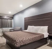Americas Best Value Platinum Inn & Suites hotel detail image 4