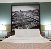 Super 8 by Wyndham Dauphin hotel detail image 5