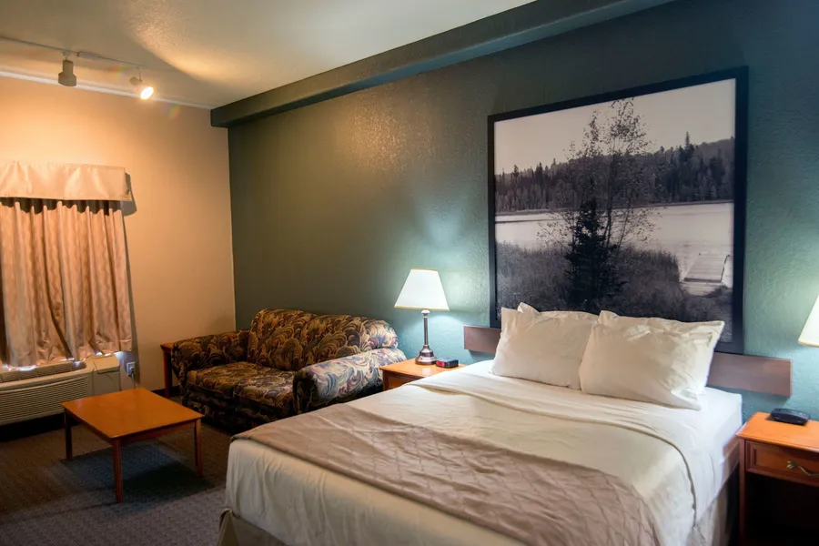 Super 8 by Wyndham Dauphin hotel detail image 6