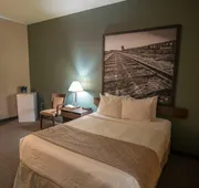 Super 8 by Wyndham Dauphin hotel detail image 7