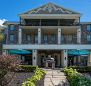 Niagara Crossing Hotel & Spa hotel detail image 5