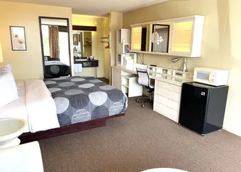 Oxford Inn Ozark hotel thumbnail 4