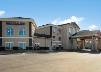 Moosomin Canalta hotel thumbnail 2