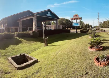 Log Cabin Inn hotel thumbnail 4
