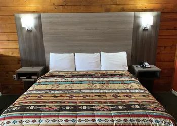 Log Cabin Inn hotel thumbnail 6
