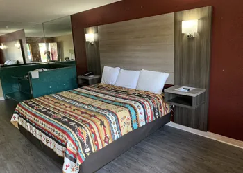 Log Cabin Inn hotel thumbnail 7