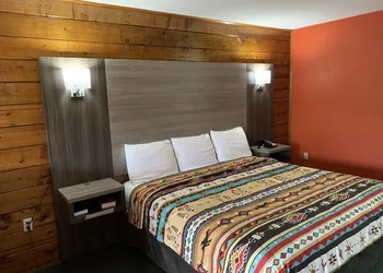 Log Cabin Inn hotel thumbnail 8
