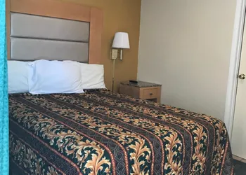 Budget Inn hotel thumbnail 8