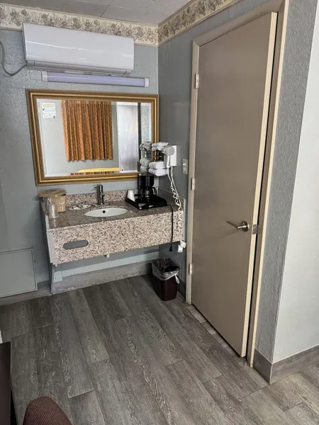 Budget Inn Express hotel detail image 6