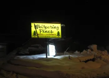 Whispering Pines hotel thumbnail 2