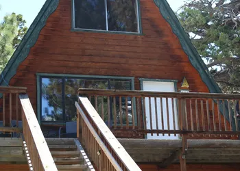 Whispering Pines hotel thumbnail 6
