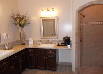 Inn at 161 hotel thumbnail 8
