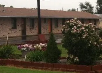 C&H Motel El Dorado Springs hotel thumbnail 2