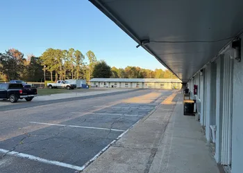 American Inn Motel hotel thumbnail 7