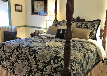 Parsonage Inn hotel thumbnail 3