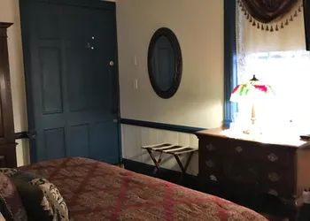 Parsonage Inn hotel thumbnail 6