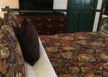 Parsonage Inn hotel thumbnail 8