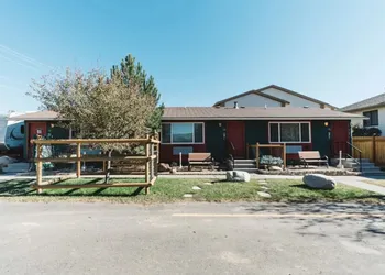 Yellowstone Gateway Inn hotel thumbnail 2