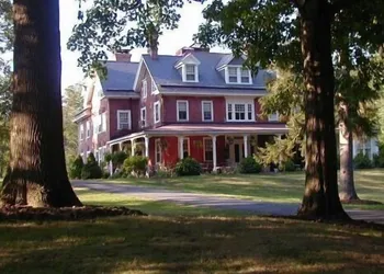 Cameron Estate Inn & Restaurant hotel thumbnail 4