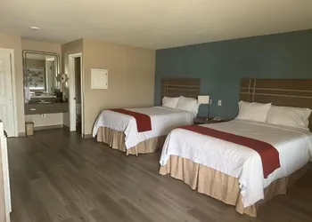 Deluxe Inn Palacios hotel thumbnail 6