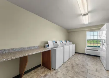 Risewell Kitchen Suites Pleasanton hotel thumbnail 3