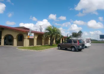 Days Inn by Wyndham San Antonio Lytle hotel thumbnail 2