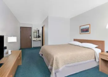 Super 8 by Wyndham Murdo hotel thumbnail 2