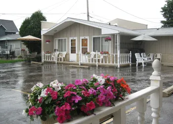 Inn Town Motel hotel thumbnail 2