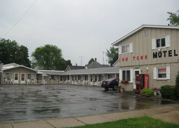 Inn Town Motel hotel thumbnail 3