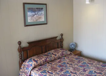 Inn Town Motel hotel thumbnail 5