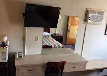 Inn Town Motel hotel thumbnail 8