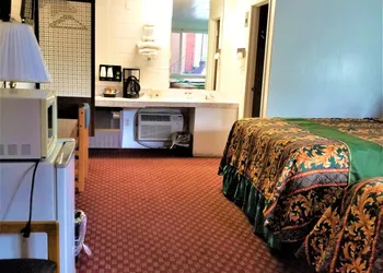 Town House Motor Inn hotel thumbnail 6
