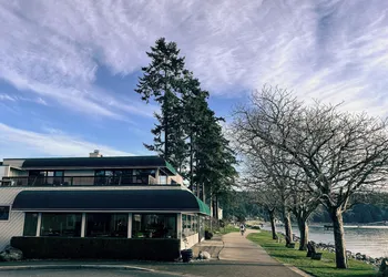 Sechelt Inn hotel thumbnail 3