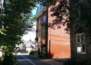 Au Petit Hôtel hotel thumbnail 2