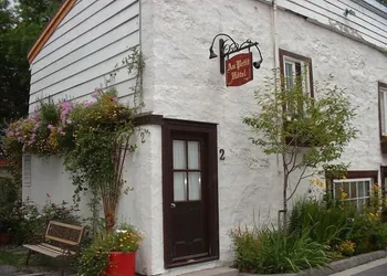 Au Petit Hôtel hotel thumbnail 4